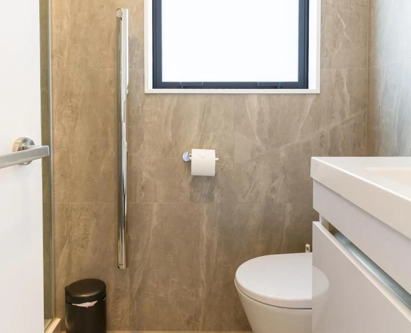 Character Meets Comfort, 2-Bedroom City Townhouse Christchurch 0*,
