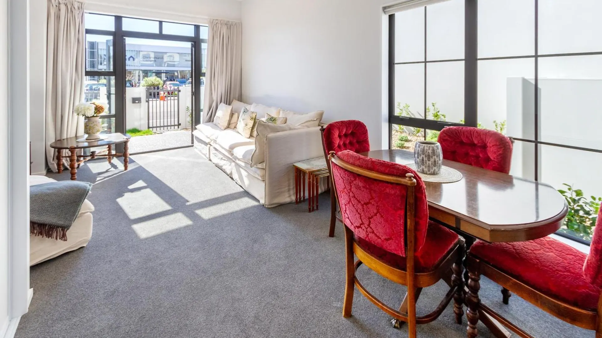 Apartment Character Meets Comfort, 2-Bedroom City Townhouse Christchurch New Zealand