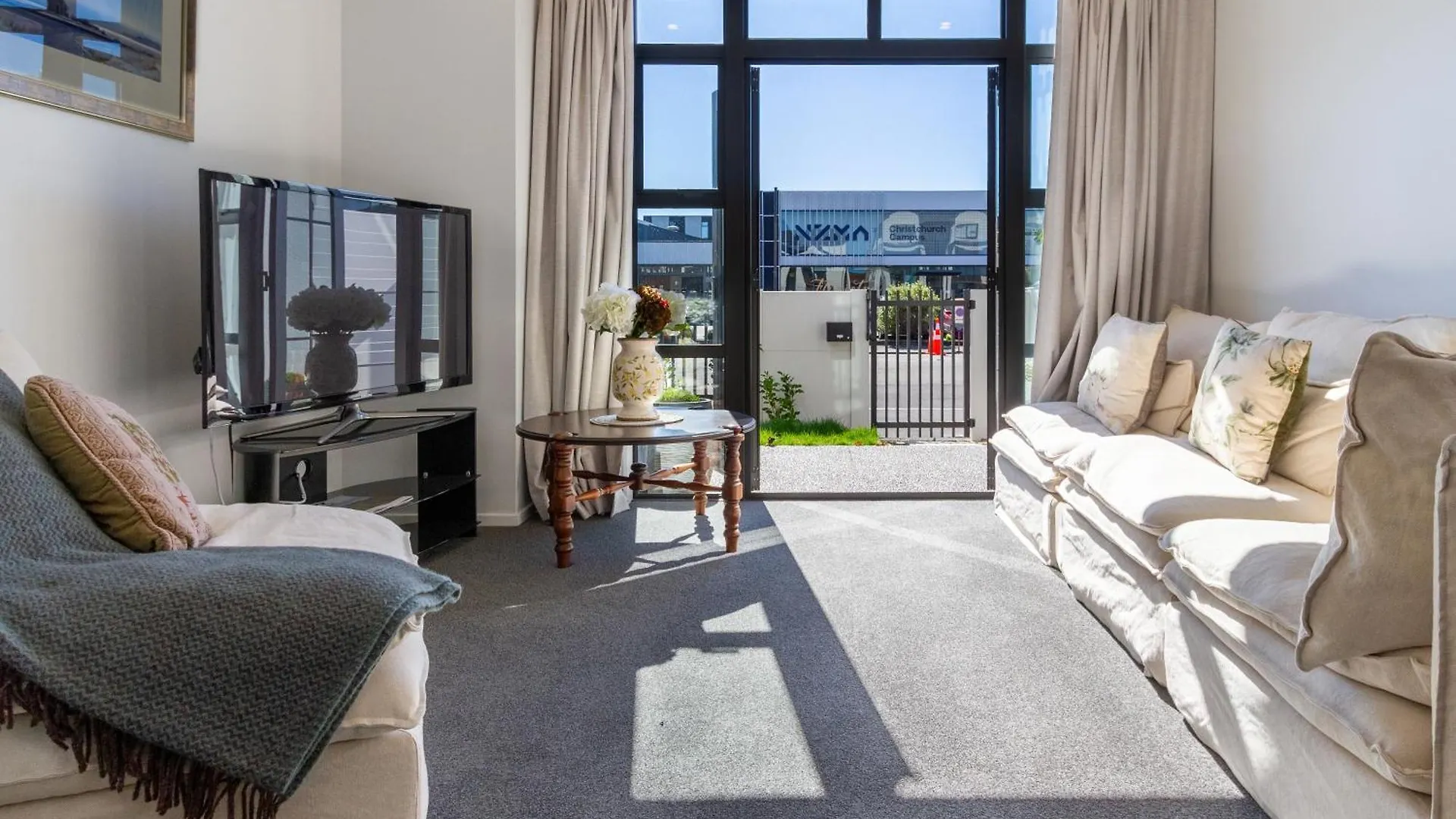 Character Meets Comfort, 2-Bedroom City Townhouse Christchurch